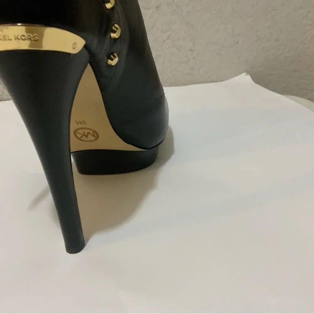 MICHAEL KORS BLACK LEATHER PEEP TOE BOOTIES 9 M